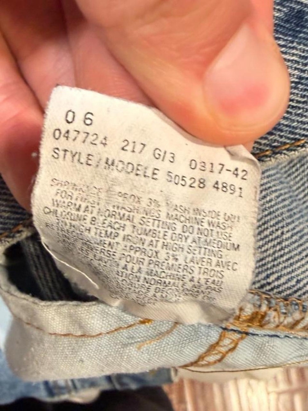 Y2K Levi's 528 Metro Fit Distressed Faded Loose Straight Leg Jeans Made in Canad - Picture 6 of 6